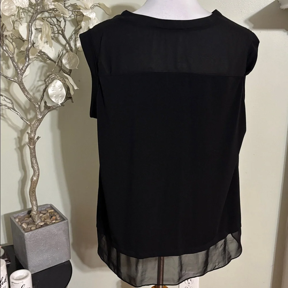 Carmen Marc Valvo Black V Neck Blouse - Picture 3 of 3